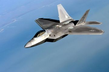 Почему США реанимируют снятый с производства F-22?