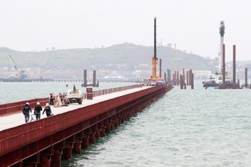 Крымский мост мечтают отдать под суд