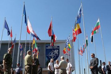 НАТО обещает России «жаркое лето»