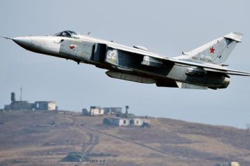 Су-24 пролетают мимо Керри
