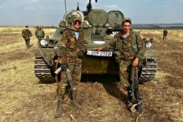 Украина демонстративно собирает войска рядом с Крымом