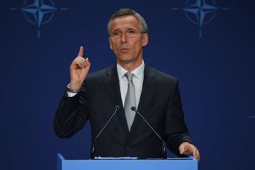 НАТО берет Россию в кольцо!