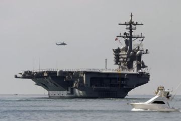 США неожиданно развернули авианосец "Карл Винсон" к берегам Южной Кореи