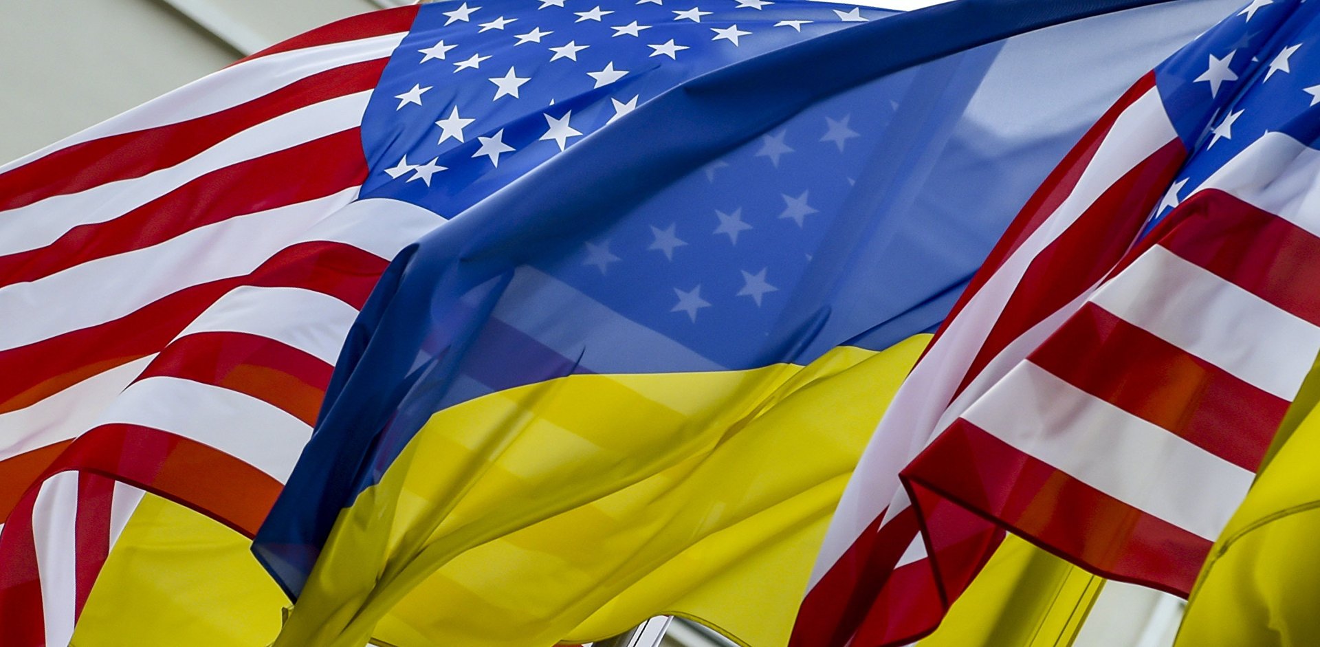 США хотят увеличить сбыт своего вооружения Украине, продолжая запугивать мир Россией