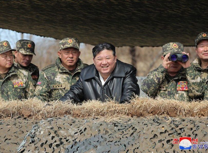 Отмашка Киму после интервенции Макрона. 2 миллионная армия Северной Кореи на низком старте