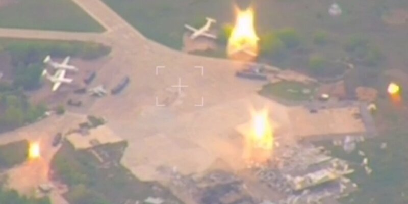 "Минус 2-3 МиГ-29": Удар кассетными бомбами по стоянке самолетов ВСУ в Авиаторском