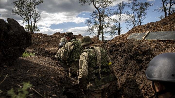 Оборонительные линии ВСУ на Харьковщине "стёрты": Украинские нацисты устроили бунт и не подчиняются Сырскому
