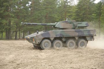 Супертанк Т-95 поменяли на броневички от ИВЕКО