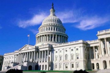 Конгрессмены одобрили повышение потолка госдолга США