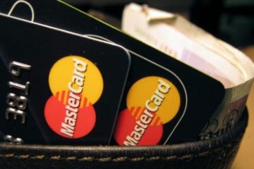 VISA и MasterCard перестали обслуживать клиентов банка «Россия»