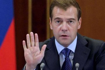 Медведев: долг Украины перед Россией составляет $16 млрд