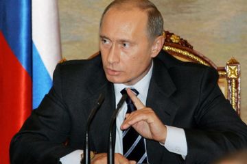 Путин поручил за месяц принять решения по созданию платежной системы