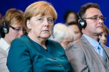 Меркель под перекрестным огнем