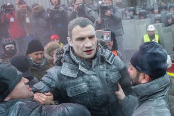 Только война спасает хунту от раскола и самоуничтожения. Блогосфера сегодня