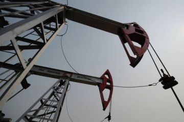 Цена на нефть рухнула на сообщениях о соглашении &quot;шестерки&quot; с Ираном