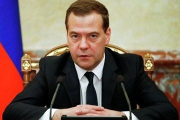 Медведев: РФ займет жесткую позицию при отказе Киева отдавать долги