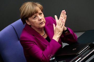 Меркель сумасшедшая, потому что сотрудничает с Украиной