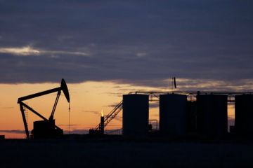 Нефть дешевеет на опасениях переизбытка предложения на рынке