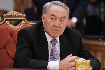 Назарбаев пугает дешевой нефтью