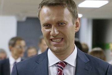 Заставит ли ЦРУ Навального играть в куклы и ходить с женской сумкой?