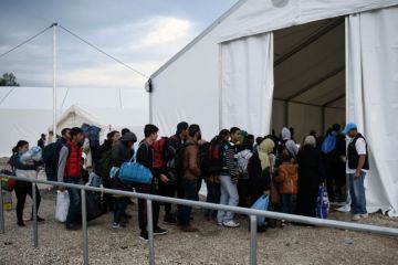 В Греции откроют два новых центра для приема мигрантов