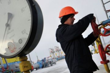 Газ из России начал поступать в украинский Геническ