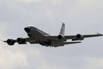 Американские самолеты-разведчики активизировались у границы России в подготовке к "августовской войне"?