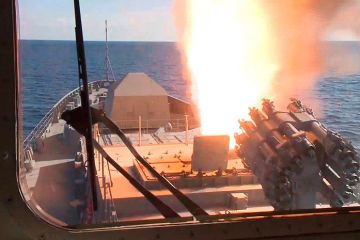 «Ювелирное попадание»: корабли ВМФ России ударили «Калибрами» по объектам ИГ в Сирии