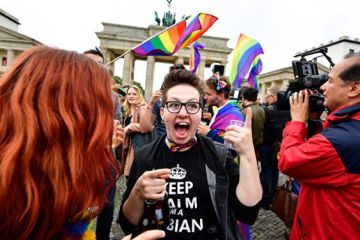 Радужный занавес: Германия отгораживается от России гей-кордоном