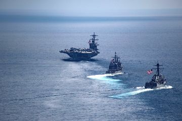 Спорные воды: боевые корабли КНР отогнали американский эсминец в Южно-Китайском море