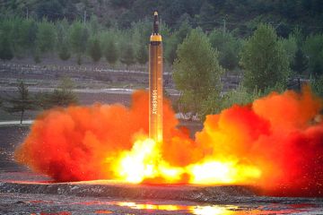«Искоренить американскую угрозу»: КНДР успешно испытала баллистическую ракету средней дальности
