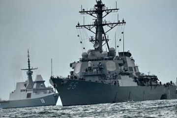 Почему эсминцы ВМС США идут на таран