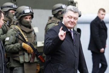 Украина переходит на военное положение