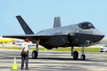 F-35 научили шпионить за своими созниками