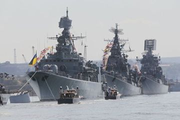 "В нищенском состоянии". Почему украинские моряки хотят вернуться в Крым