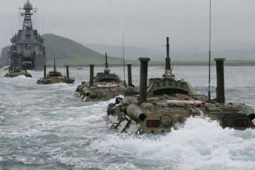 Как морпехов высаживают в воду на технике