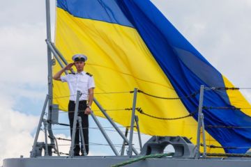 Украина боится забирать брошенные в Крыму корабли