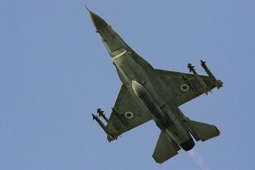 ВВС Израиля атаковали цели в Сирии и уничтожили сирийский "Панцирь"