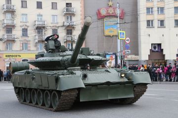 Танкисты Северного флота перевооружатся на Т-80БВМ до конца года