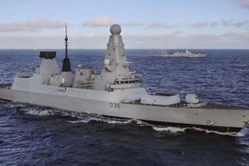 Британский эсминец сопровождает группу российских кораблей в Ла-Манше