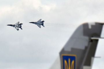 Украинские летчики провели полеты боевой авиации над Азовским морем