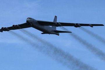 Ядерный бомбардировщик ВВС США условно атаковал базу Балтфлота