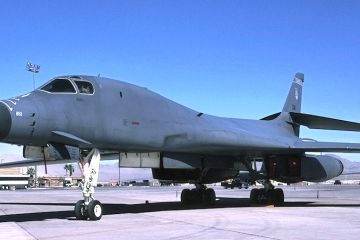 США приостановили полеты бомбардировщиков B-1B