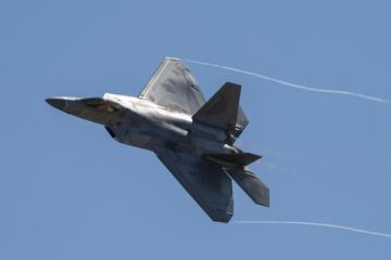 Какие шансы у F-22 в схватке с Су-35