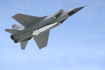 МиГ-31БМ поднимает «Кинжал» в ближний космос