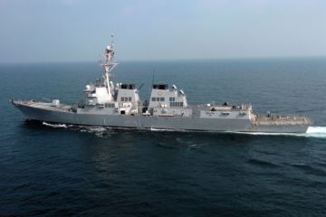 Эсминец ВМС США «Mason» направился в Оманский залив