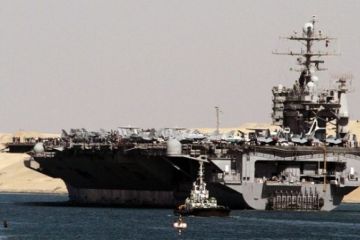 Половина ударных сил флота США в море: демонстрация силы или начало войны?