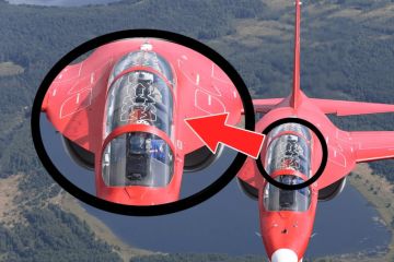 Зачем на фонаре ЯК-130 нарисован такой странный узор?