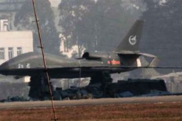 Секретный китайский дрон отработал по крейсеру США в Тайваньском проливе