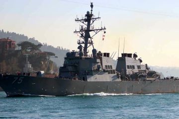 Киев может атаковать военный корабль США в Чёрном море для обвинения России